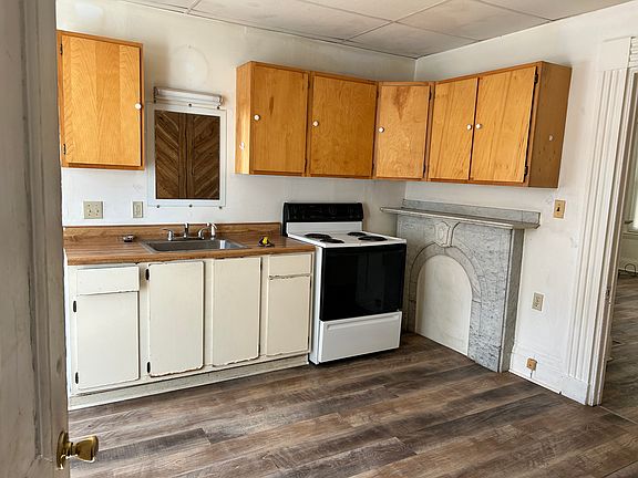 2nd image of 124 Essex St #2