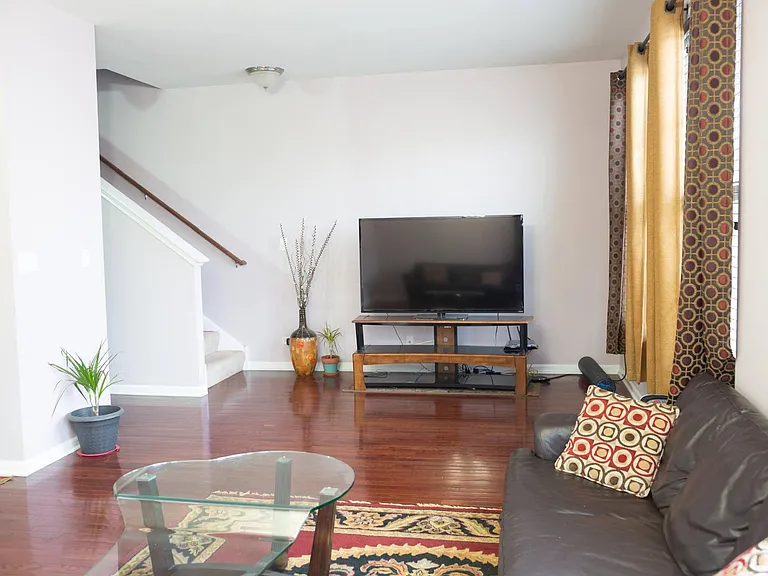 506 Grosvenor Ln — Photo 57