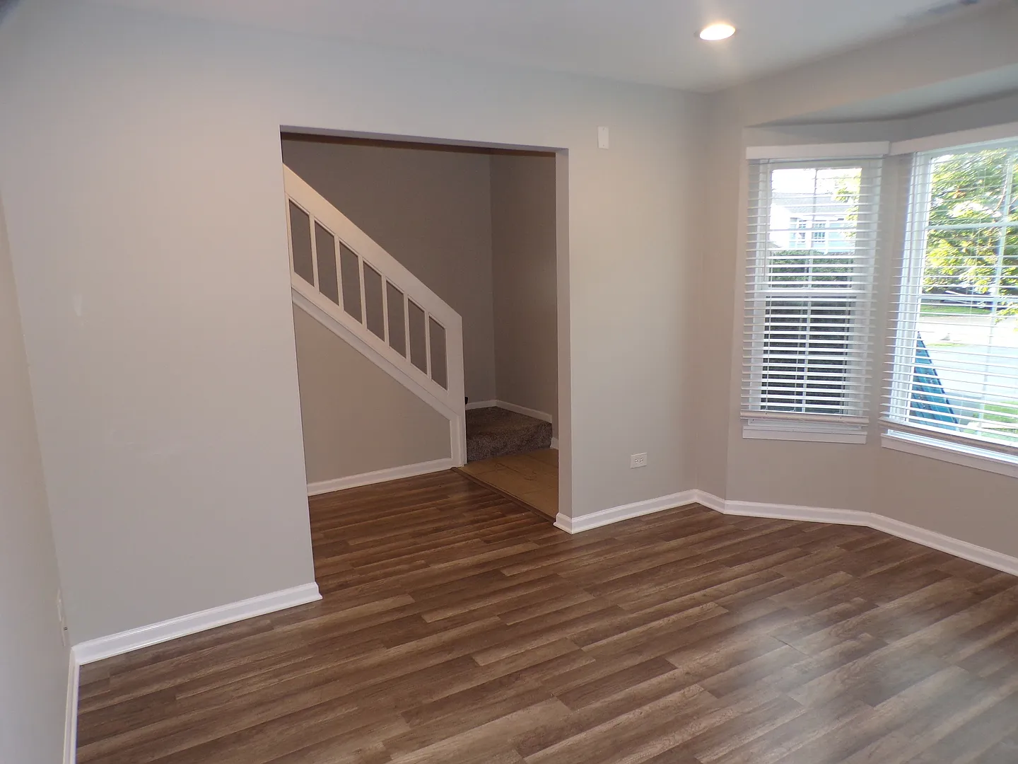 3 bed, 1.5 bath, 1297 sqft, $2,195 — Photo 3