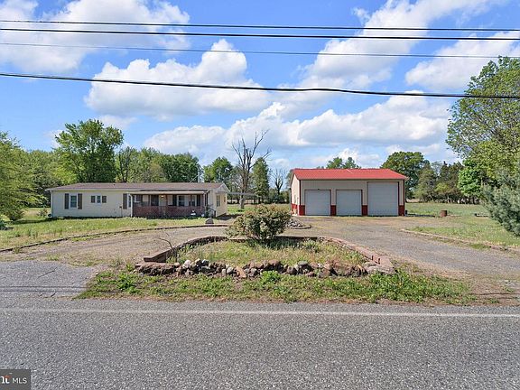 2nd image of 347 Quaker Neck Rd