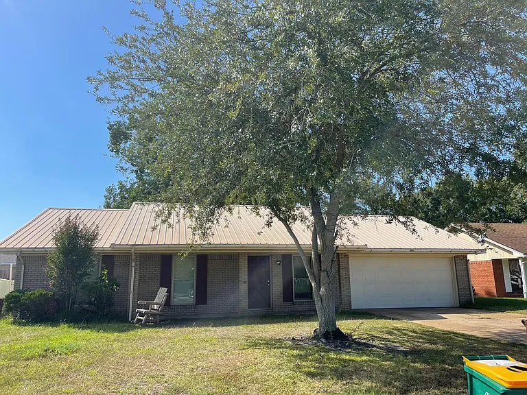 868 Carolee Cir — Photo 1
