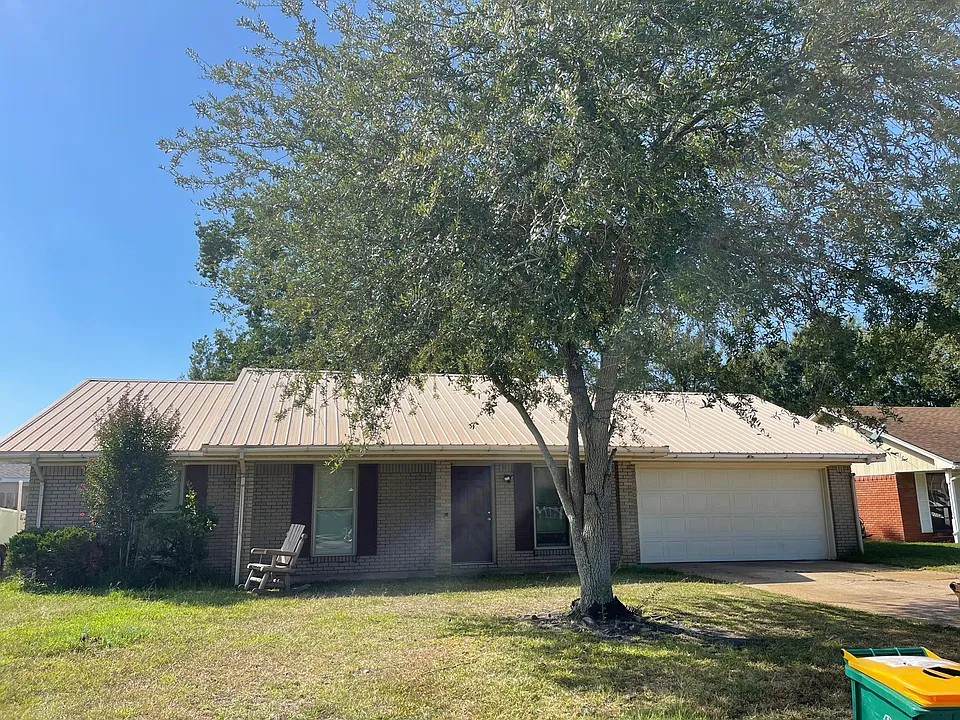 868 Carolee Cir