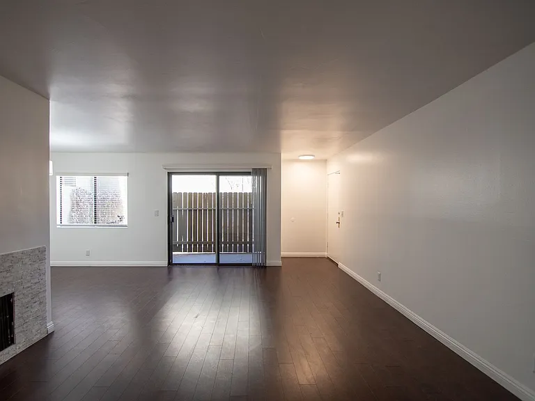15128-44 Burbank Blvd — Photo 7