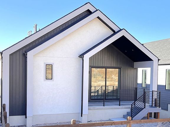 Bright Owner s Balcony Retreat