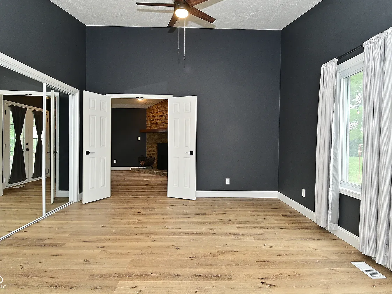 2 bed, 1198 sqft, $1,900 — Photo 4