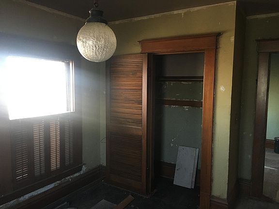 2nd image of 2387 Lakeshore Dr