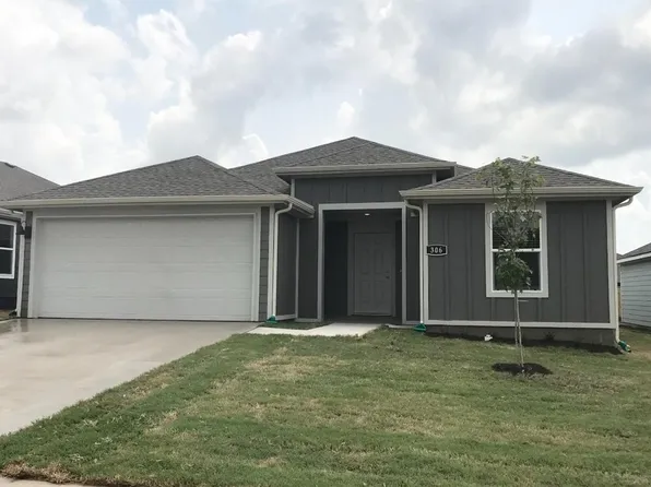 306 NW Pinwheel St, Gentry, AR 72734