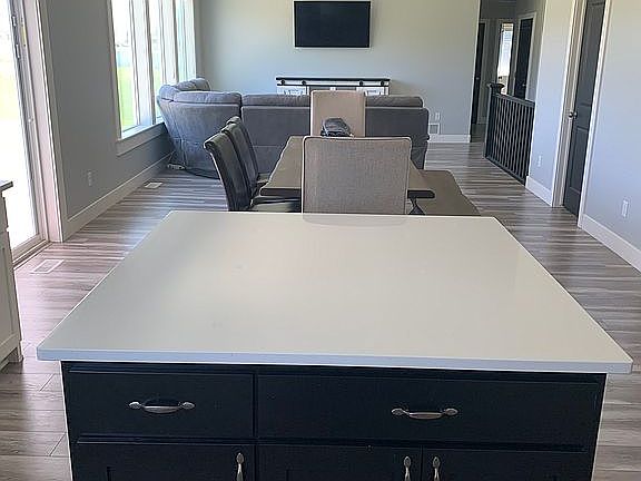 4th image of 1572 Helix Blvd