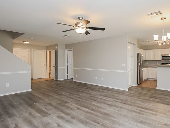 3rd image of 1042 E Desert Holly Dr