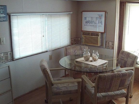 5th image of 9207 Bolton Ave #198