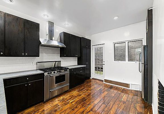 4th image of 510 Greenwich St #1A