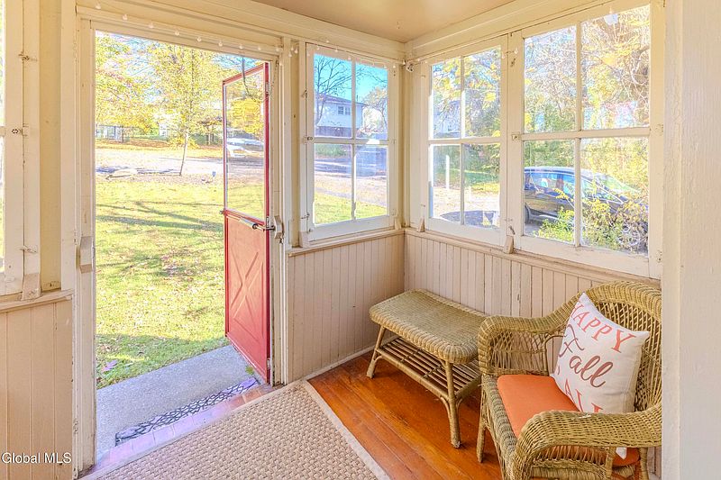 5th image of 41 Mountainview Avenue