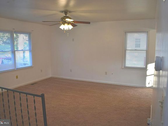 4th image of 6205 Oak Grove Dr