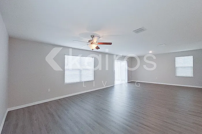 8650 SW 44th Ct — Photo 2