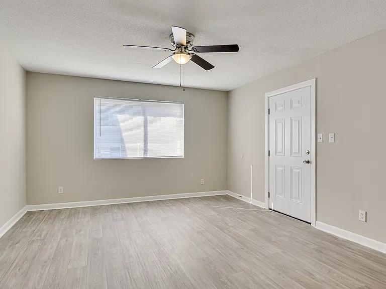 Emmanuel Place Apartments — Photo 20