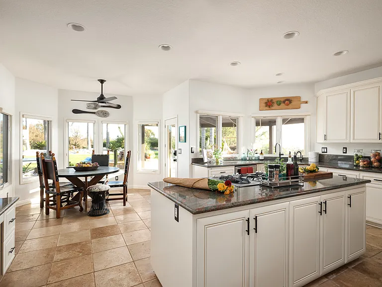 Country Rose Cir — Photo 24