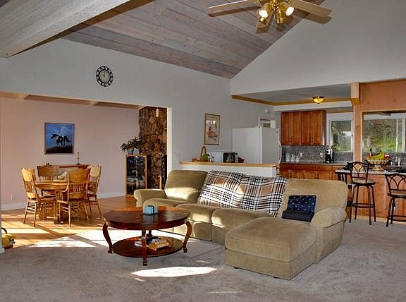 3rd image of 25560 Firhaven Ln