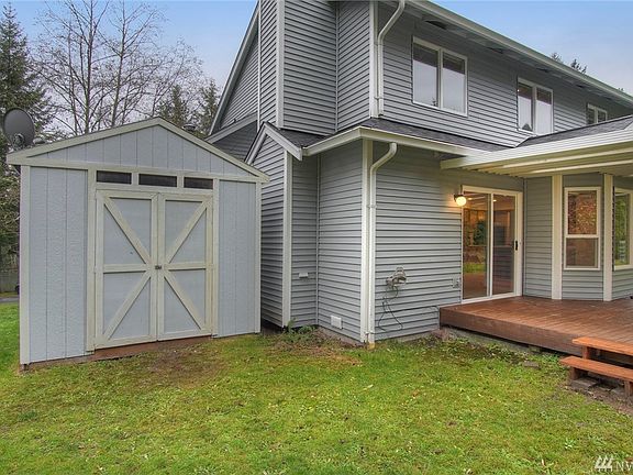 4th image of 937 NW Calypso Cir
