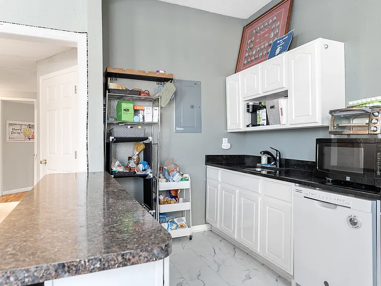 82 Hawley St #3H — Photo 3
