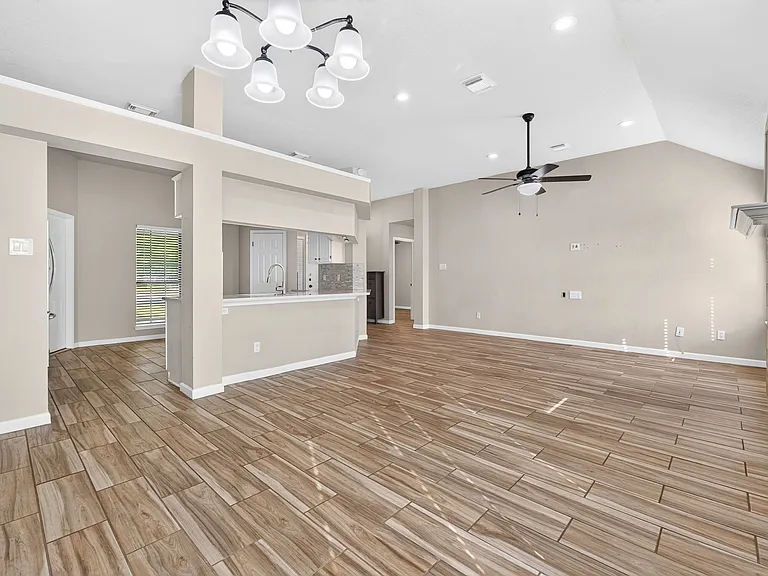 4706 Colby Dr — Photo 3