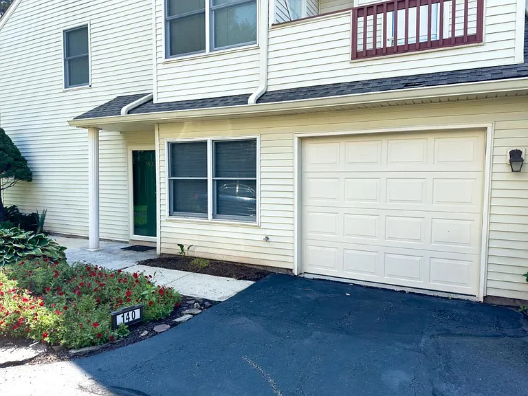 140 Lindfield Cir — Photo 2