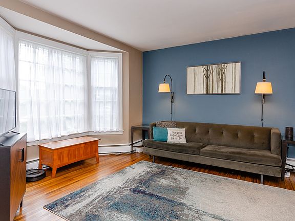 3rd image of 1433 Elgin Ave