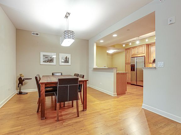5th image of 400 Village Grn Unit 106