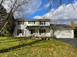 7111 Ridgewood Dr, Lockport, NY 14094