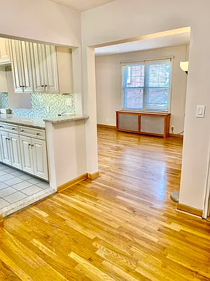 Rented by Halvatzis Realty | media 5