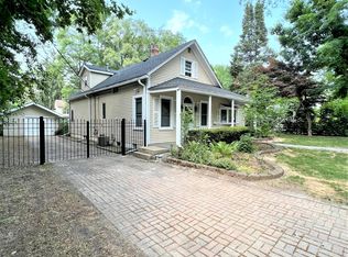 104 Center St, Fox River Grove, IL 60021