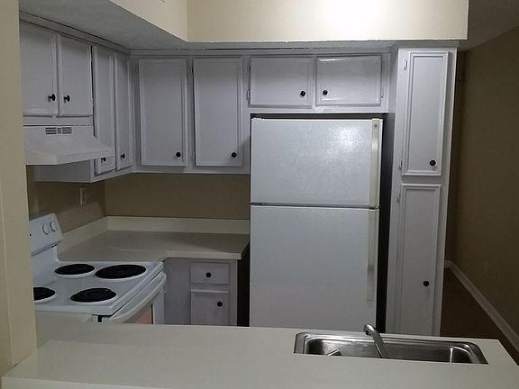4th image of 192 Governors Dr