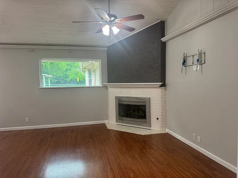 305 Wilson St — Photo 13