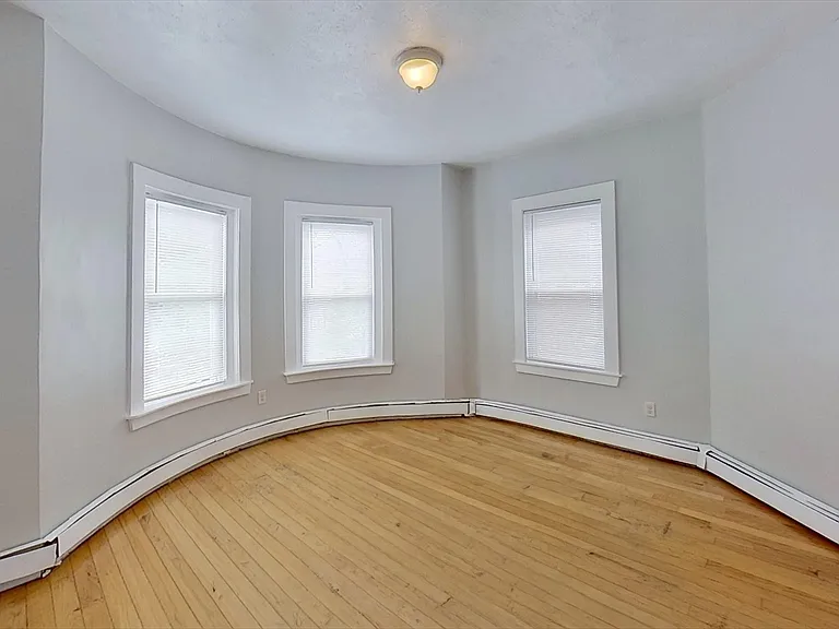 192 Adams St #3 — Photo 4