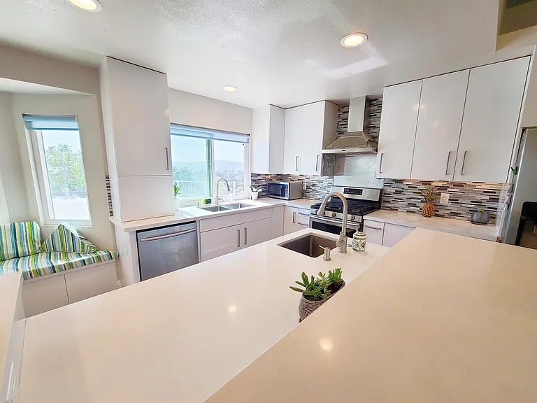 19044 Summit Ridge Dr — Photo 20