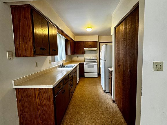 4th image of 1821 28th St NW