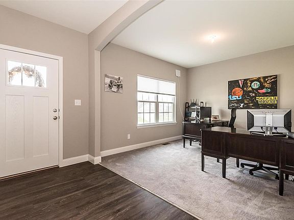4th image of 40 Fern Brook Ct