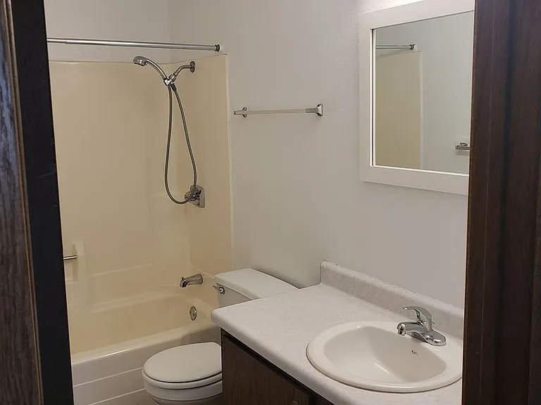 BK-Prairie Home Apartment — Photo 9