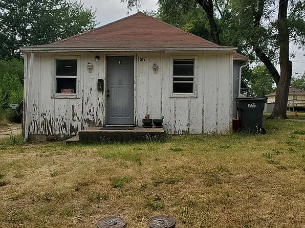 1107 Dell Ave, Pekin, IL 61554