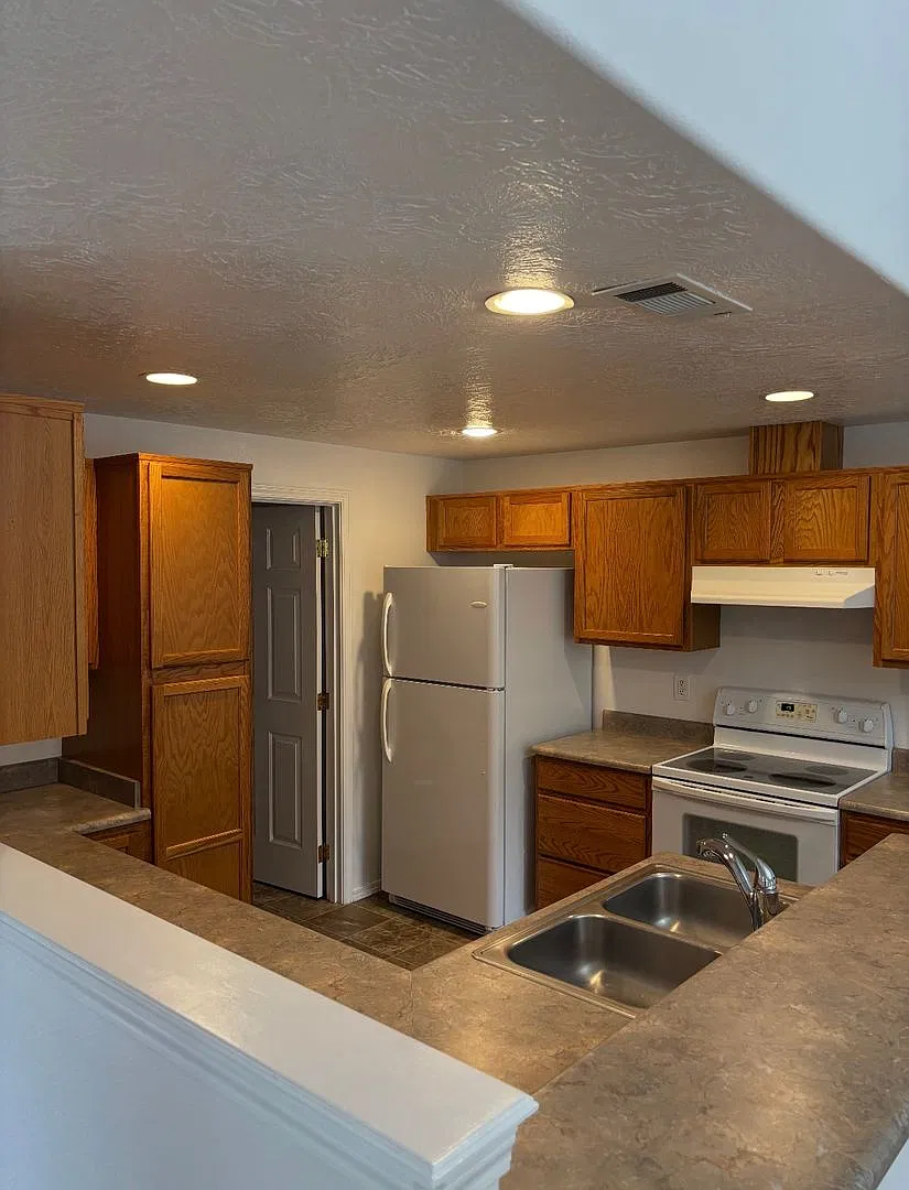 R1210 SW Sun Glo Drive — Photo 1