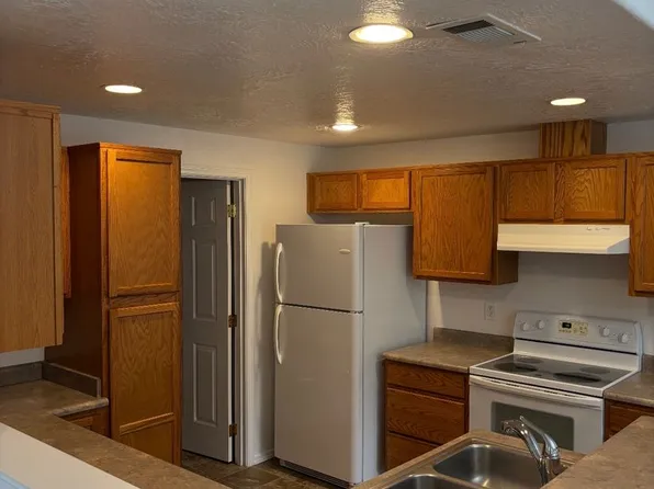 R1210 SW Sun Glo Dr #R1212, Grants Pass, OR 97527