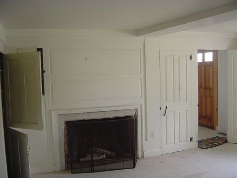 living room w/ fireplace
