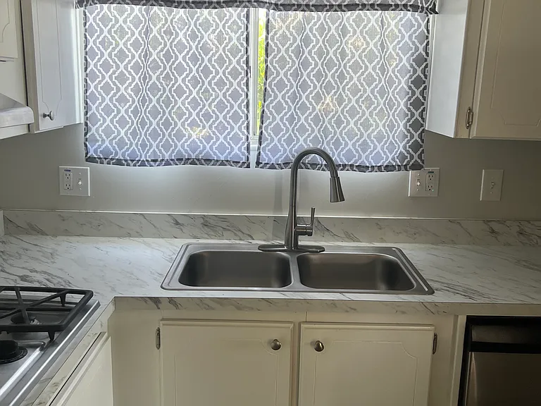 926 Roadrunner Dr — Photo 8