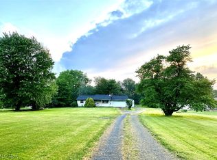 42801 Crestview Rd, Columbiana, OH 44431