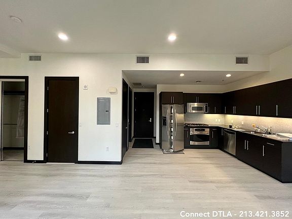 5th image of 655 S Hope St Unit 1201