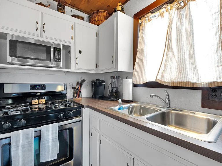 526 W Aeroplane Blvd — Photo 8