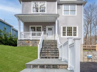 16 Stephens Ln, Valhalla, NY 10595