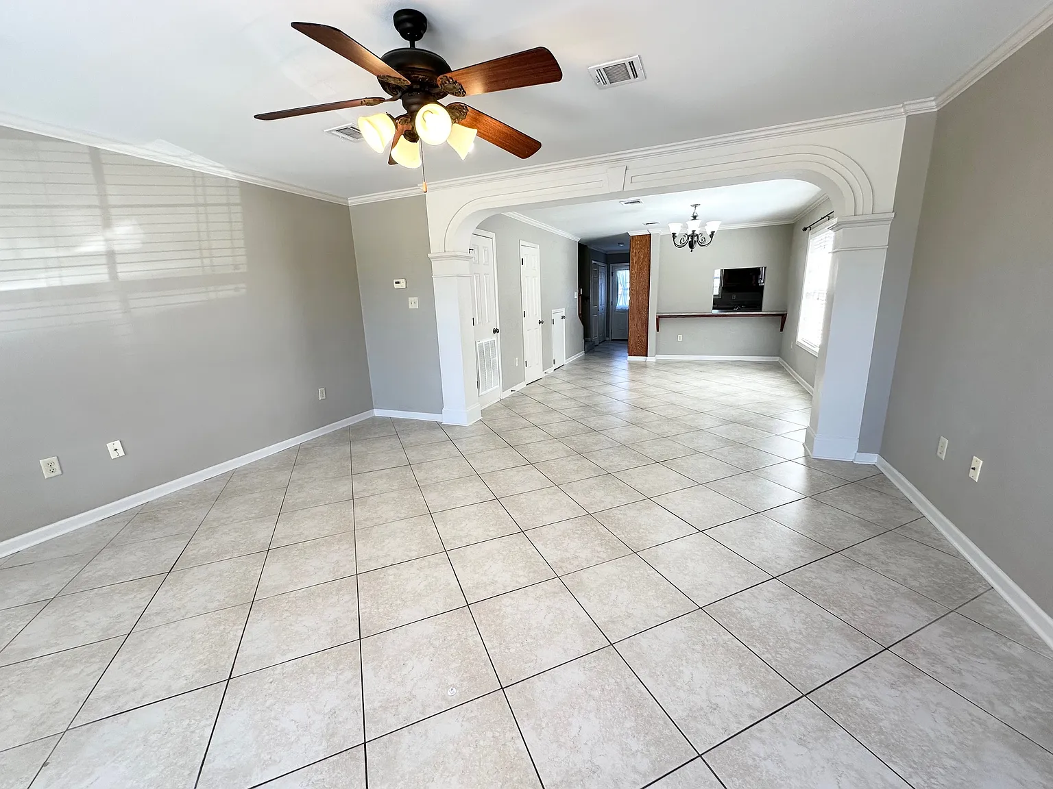3 bed, 2.5 bath, 1550 sqft, $1,550 — Photo 2