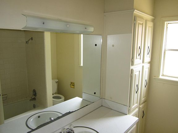 2nd image of 2819 Adrienne Dr