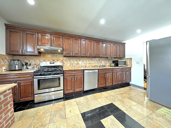 5th image of 46 Gardner Ave