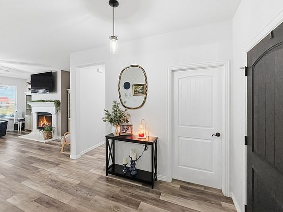 4th image of 208 Crest Ln